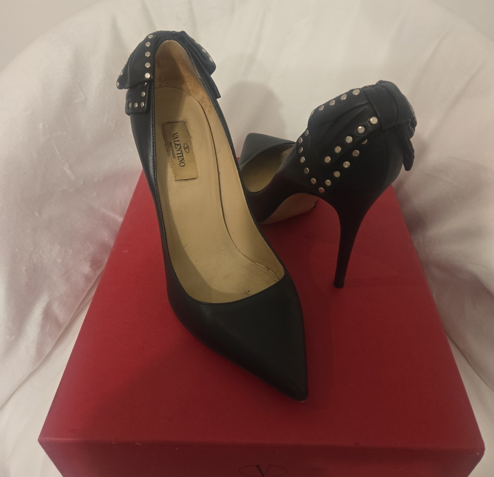 Valentino Black Leather Pointed-Toe Pumps with Studded Bow